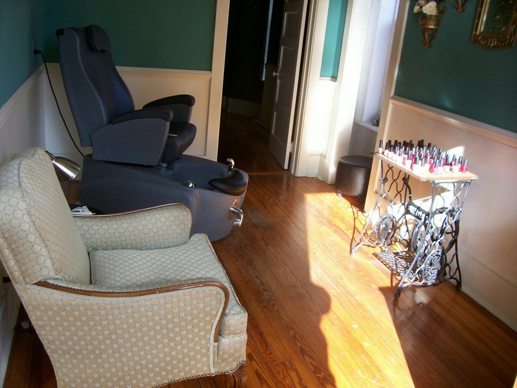 The Looking Glass Salon Luray VA 22835 5408430550